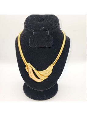 Trifari Omega Chain Green and White Enamel Swirl Choker Necklace